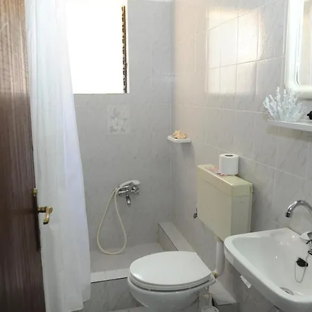 (30 M²) W Okolicy Z 1 Sypialniami I 1 łazienkami Avía
